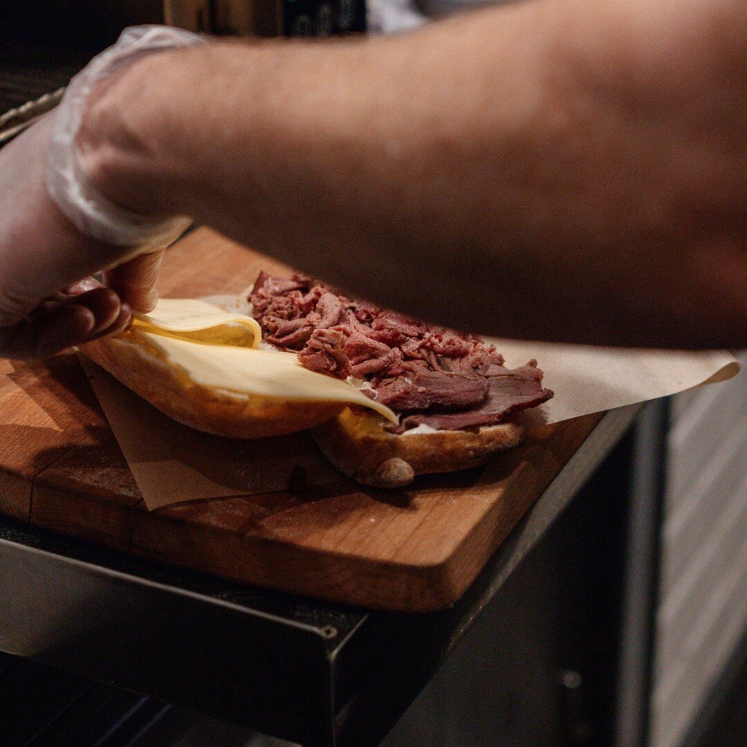 our smoke-roasted beef sandwich. ​​​​​​​​
​​​​​​​​
@donabatedexter beef smoke-roasted till pink and delish, with red onion marmalade, horseradish mayo, irish cheddar and salt &amp; vin crisps. ​​​​​​​​
​​​​​​​​
lunch time from 11:30 am ​​​​​​​​
​​​​​