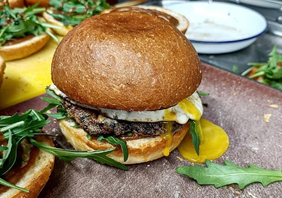 our sausage n egg. house made sausage patty with @saltersfreerange pork, fried free-range egg, cheddar, seasonal house relish, @thebretzelbakery brioche. ​​​​​​​​
​​​​​​​​
#seasonalirishdeli #breakfast #localfood #seasonalfood