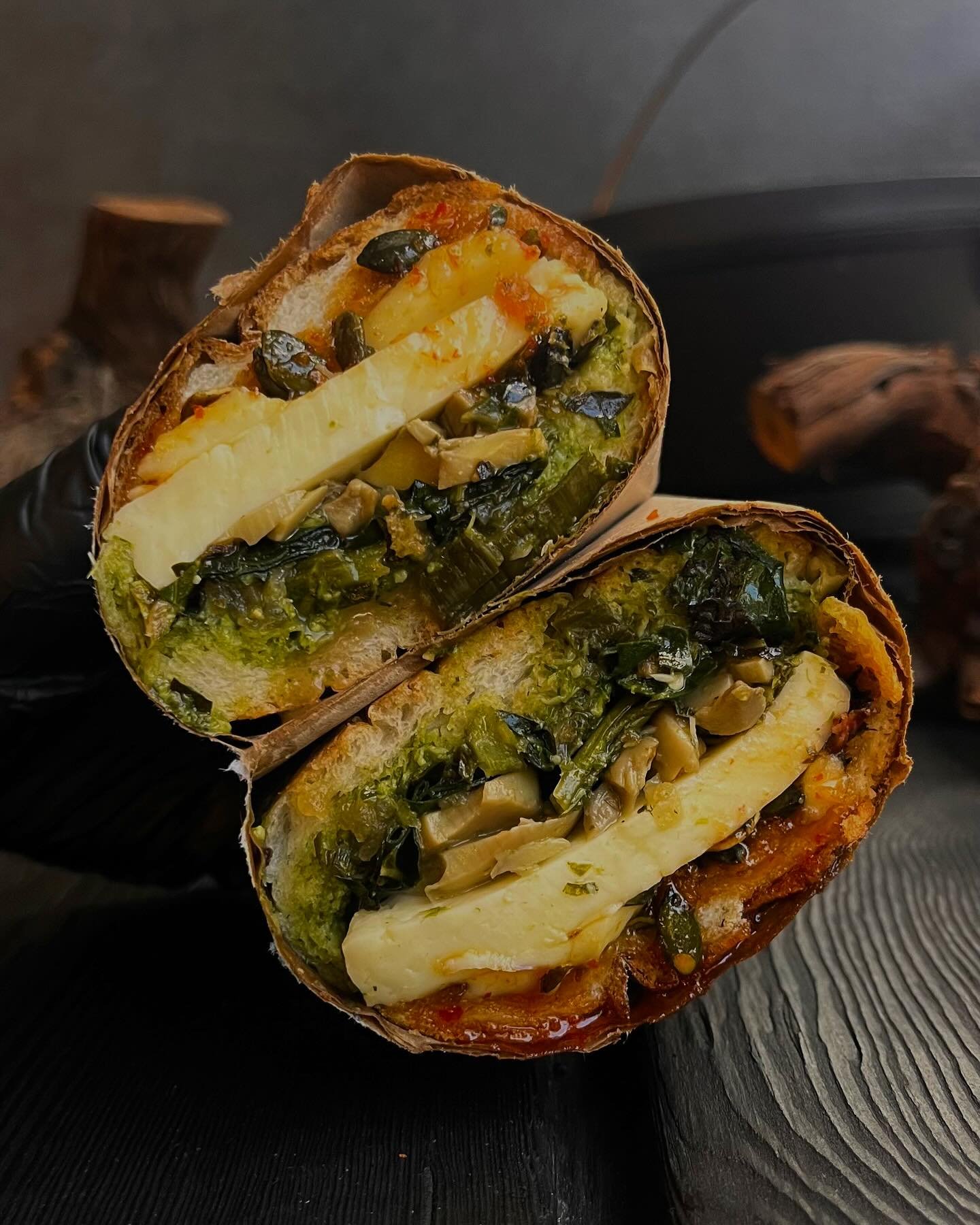 new sandwich launches today.
it’s time to say goodbye to celeriac and hallou-mi.
cold-smoked @toonsbridge Irish halloumi
roasted @abercornfarm greens
fermented hot honey
wild garlic pesto (foraged by us)
pickled Irish mushrooms, &
toaste
