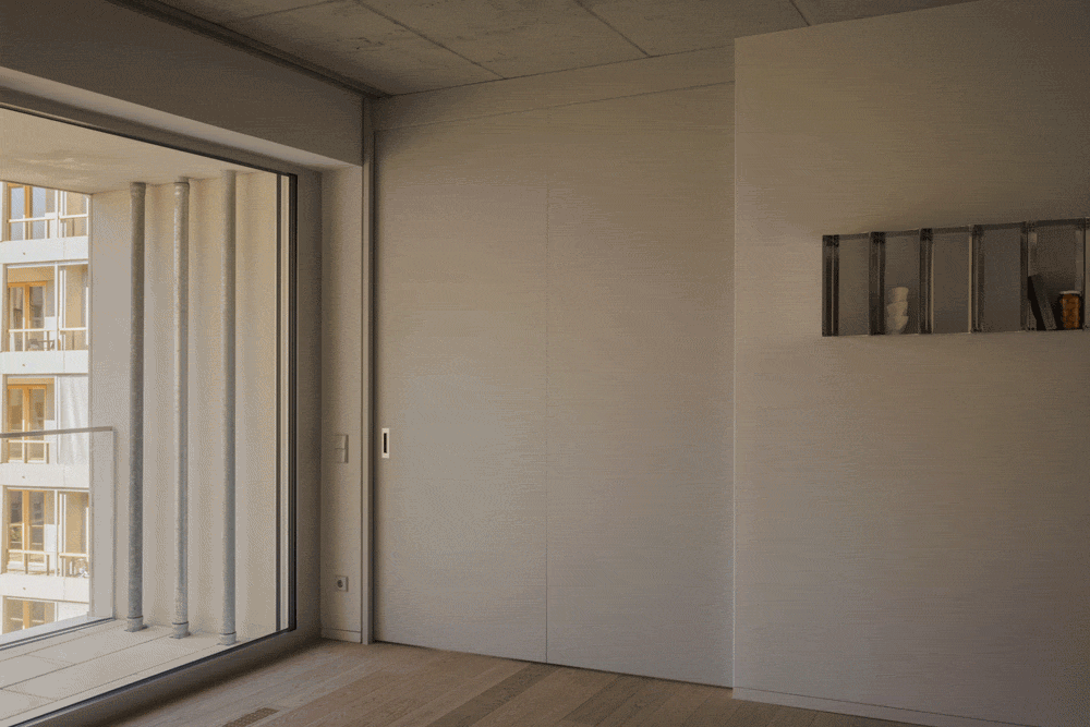 20250924_Tacheles_GIF_TUER.gif