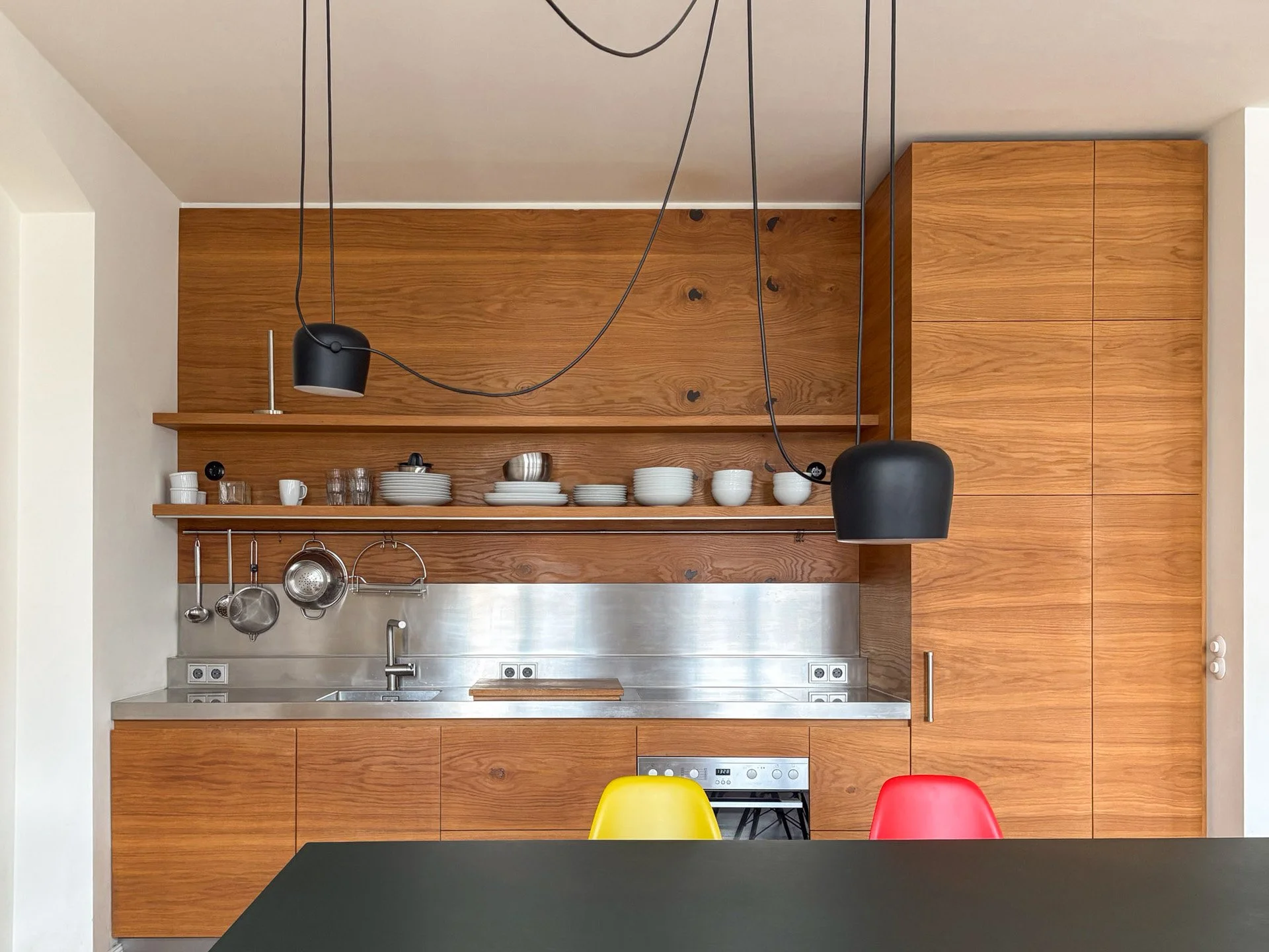 Berliner Altbau voller Charakter – Charmantes Zwei-Zimmer-Apartment in zentraler Lage