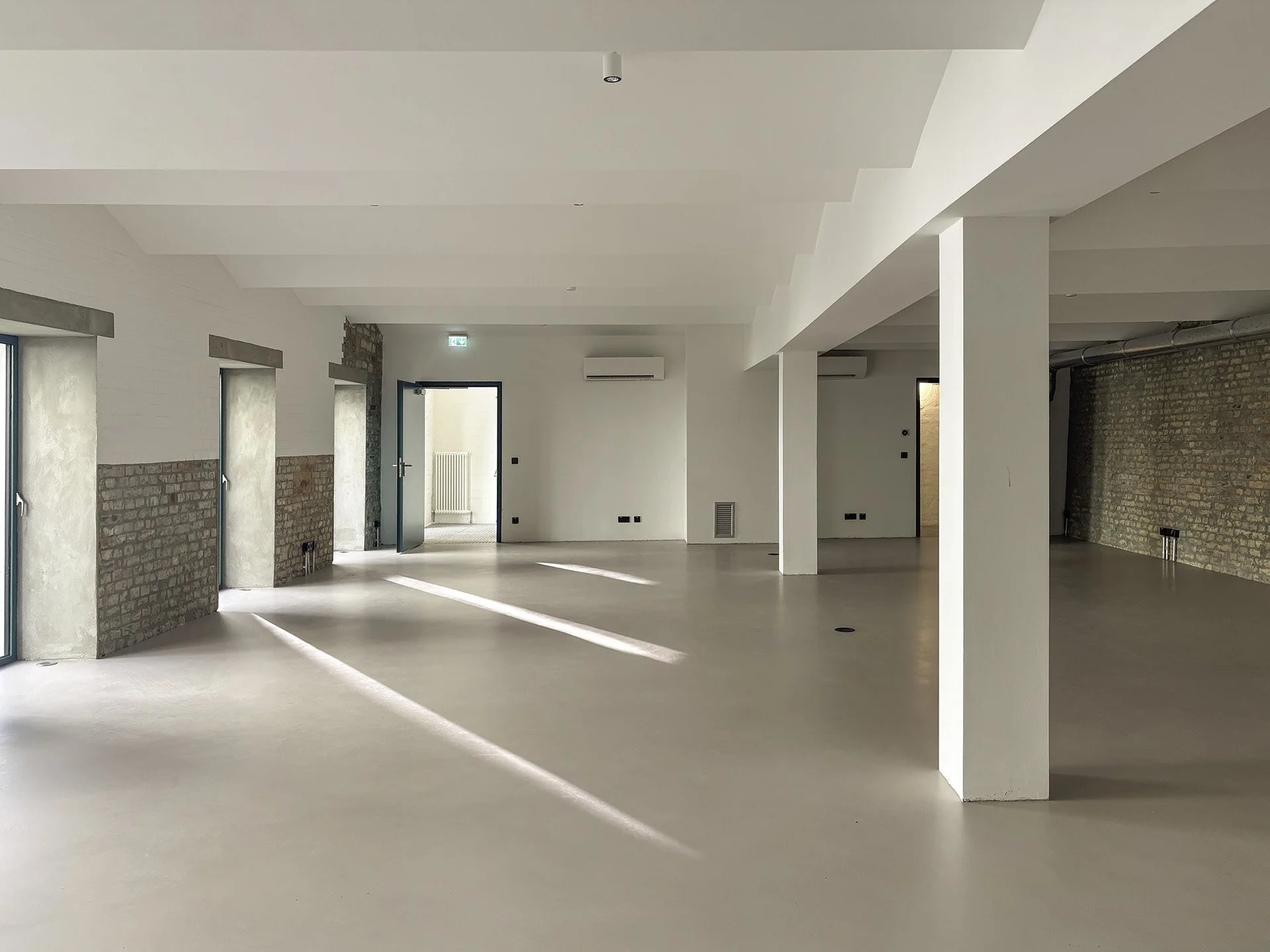 Raum für Arbeit, Kultur und Architektur – Neu interpretierte Remise in ruhiger Hoflage