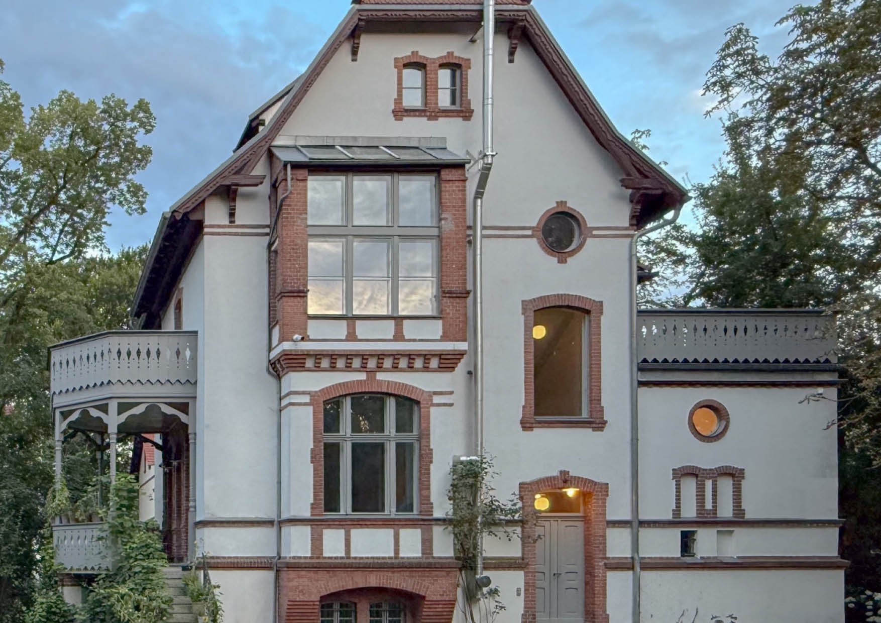 Gründerzeitvilla in Zehlendorf – Neu interpretiert durch klares Interior