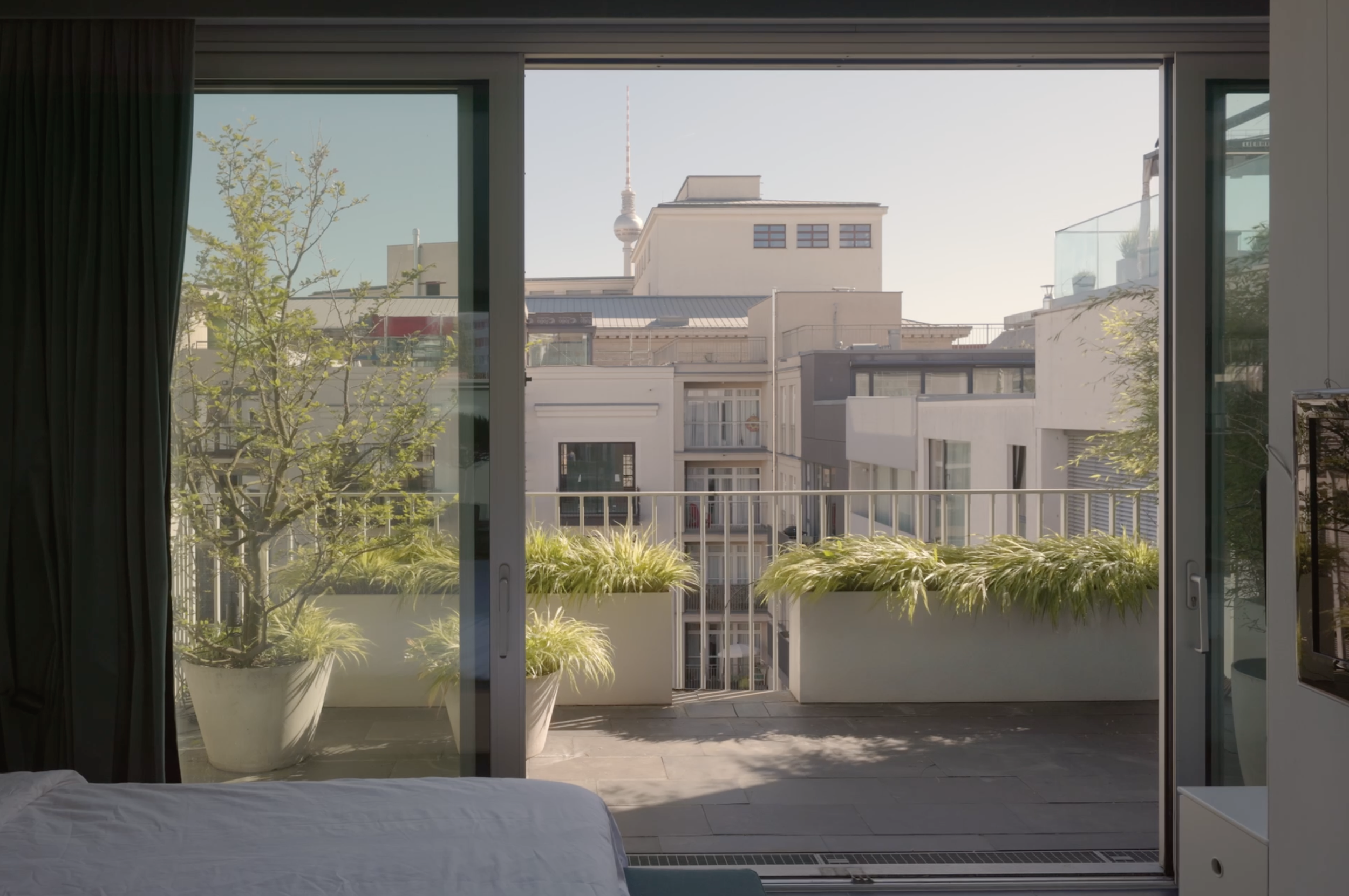 Ikonische Architektur und urbaner Lifestyle – „Kleiner Wolkenkratzer“ in Toplage der Berliner Innenstadt