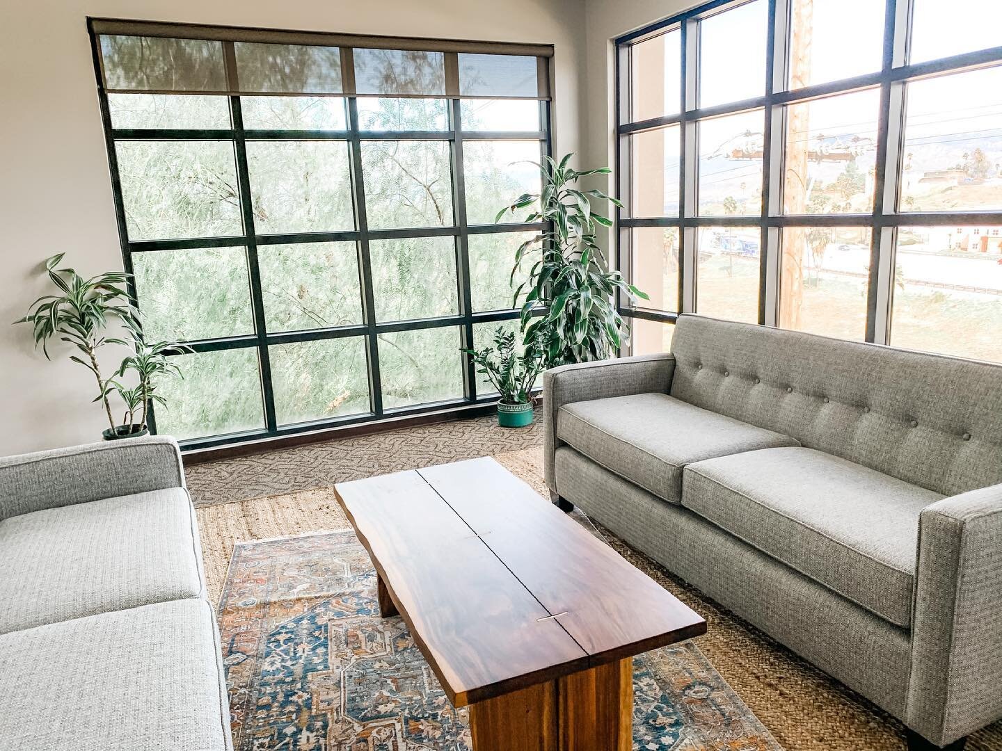 An Office lounge with style and ALL  the good light 😍