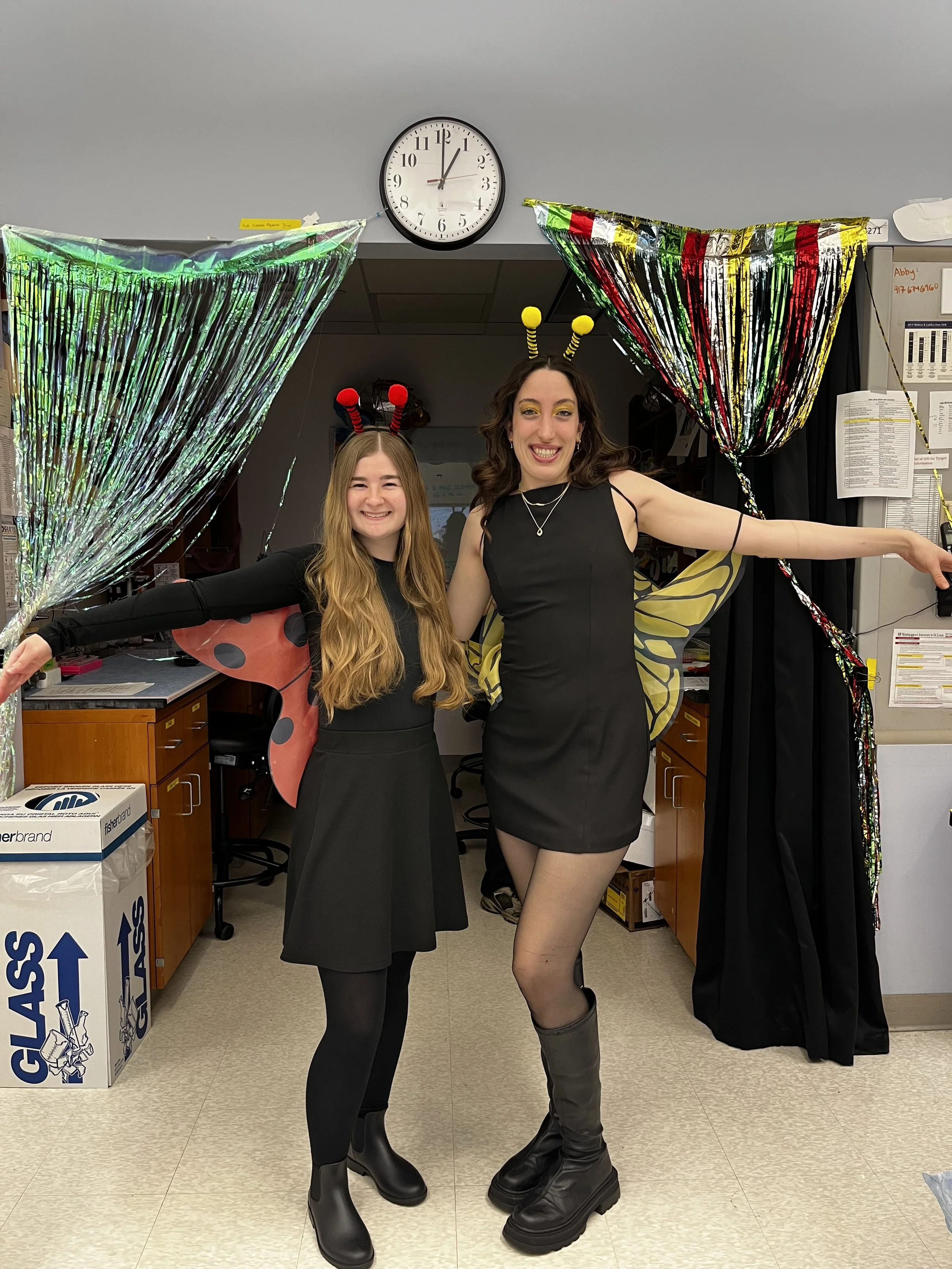 The best costume award goes to... Danielle and Eylül!