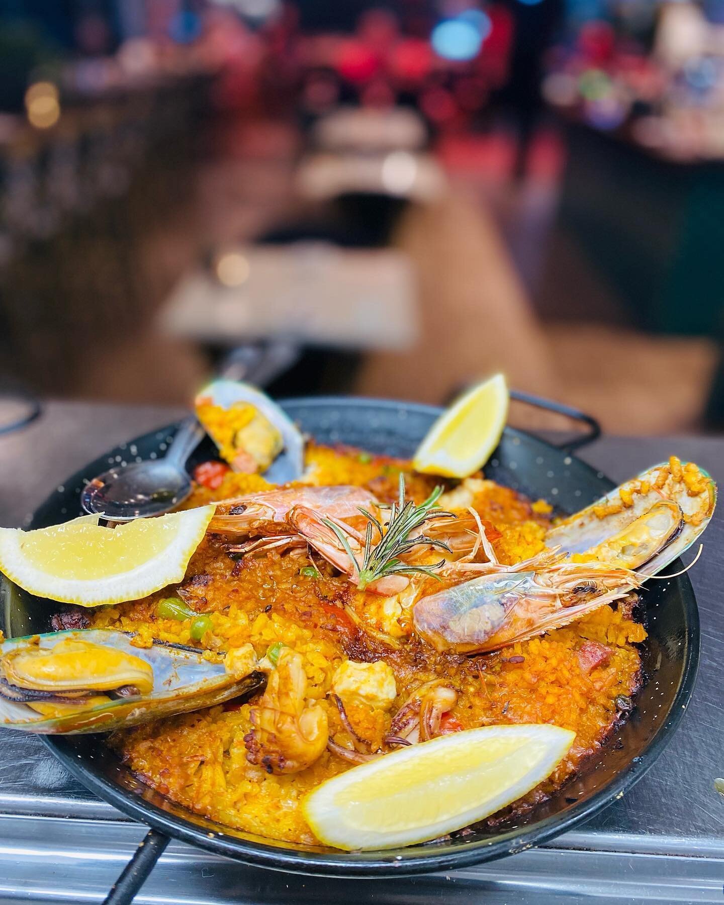 Happy hump day 😜

What better way to enjoy it than @amantetapasbulimba &lsquo;Date Night&rsquo; special 
Any of our signature paellas 🥘 to share &amp; 2 glasses of house wine, Estrella Damm lager or Sangria for $50 

Bookings essential 

https://ww