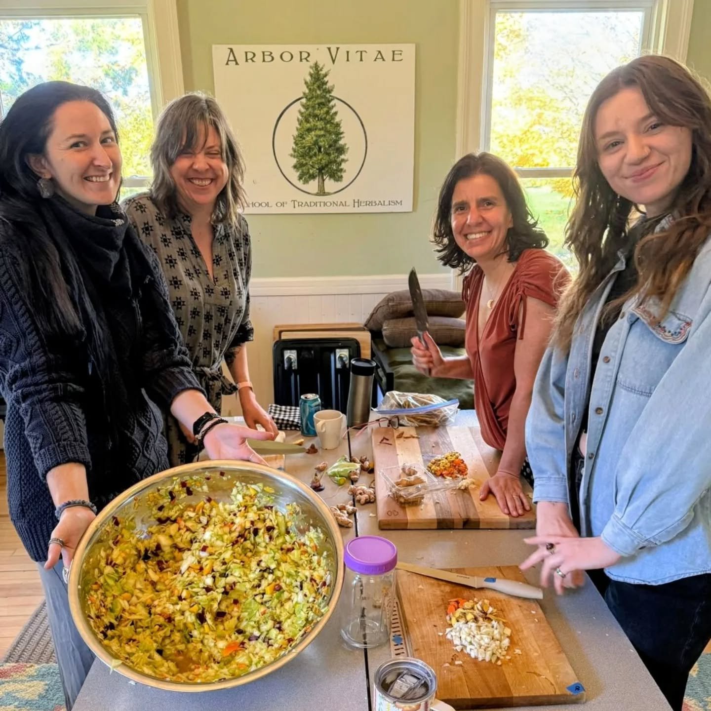 Another beautiful weekend at @arborvitae_ny
diving into plant wisdom,
breath and the body,
gut health and ferments.

Learning, laughing,
growing together,
and building community. 🌿💚

#herbalife 
#herbalism 
#fermentedfoods