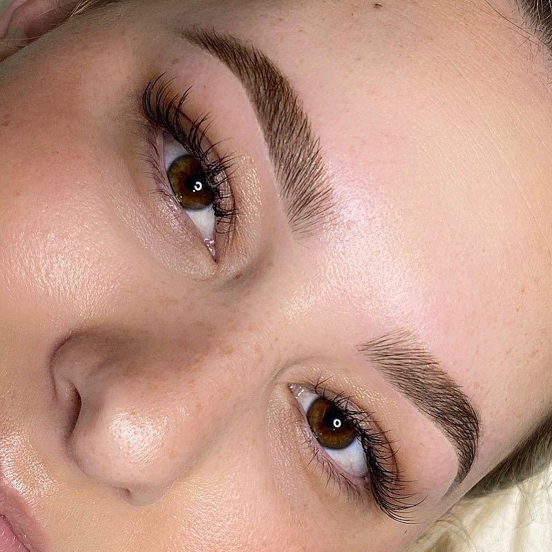 Brows by Tiana on @hq.hive 🐝  Did you know all of our #BrowLaminations include a #Sculpt &amp; #Tint ? Book online for SYDNEY &amp; MELBOURNE at www.suziemcintosh.com