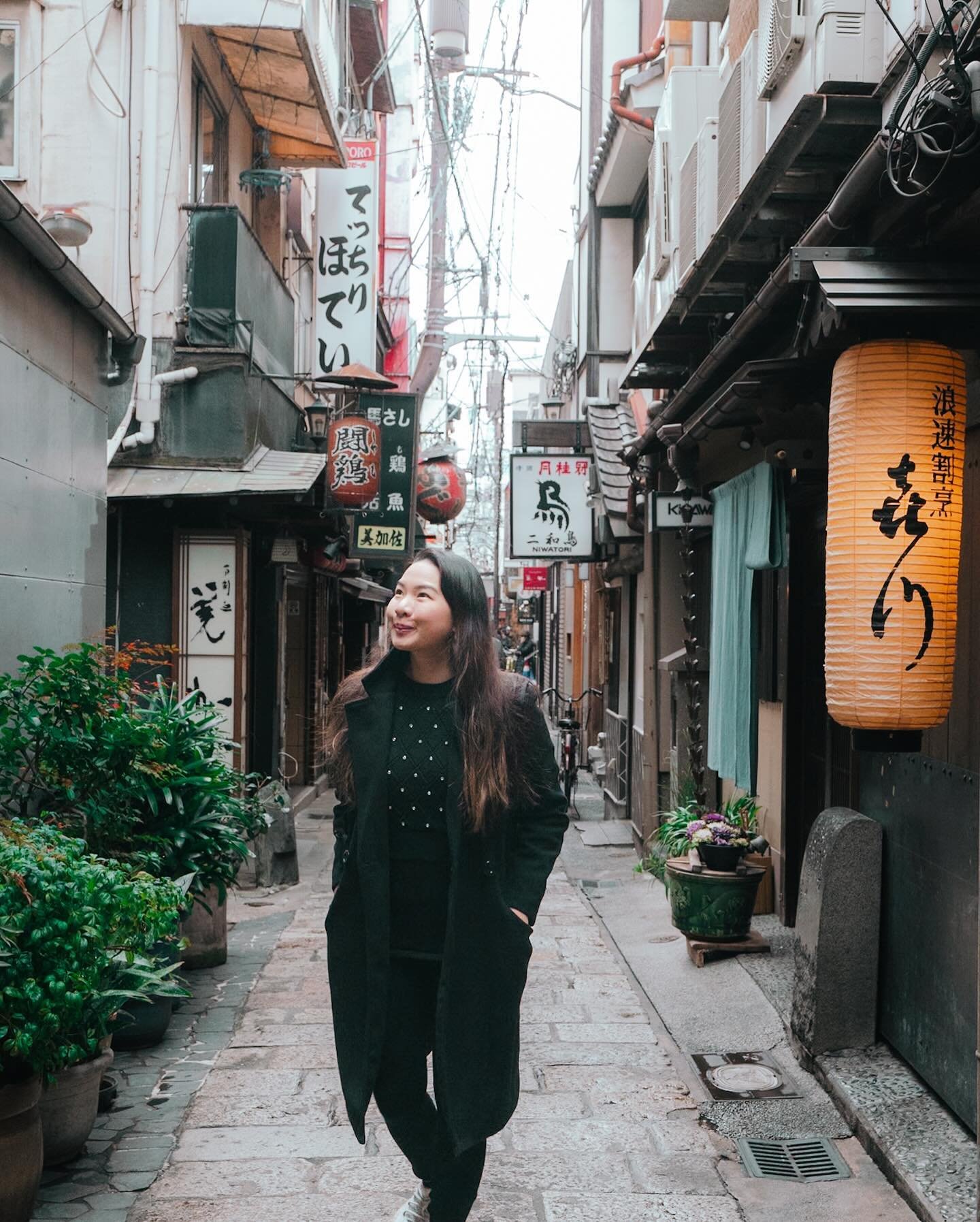 A few of our favourite moments and FOOD from Dotonbori, Osaka Japan! 🇯🇵

We went early in the morning but the energy was still through the roof at Dotonbori💯 There were tons of vendors and shops that you just can&rsquo;t help but get curious what 