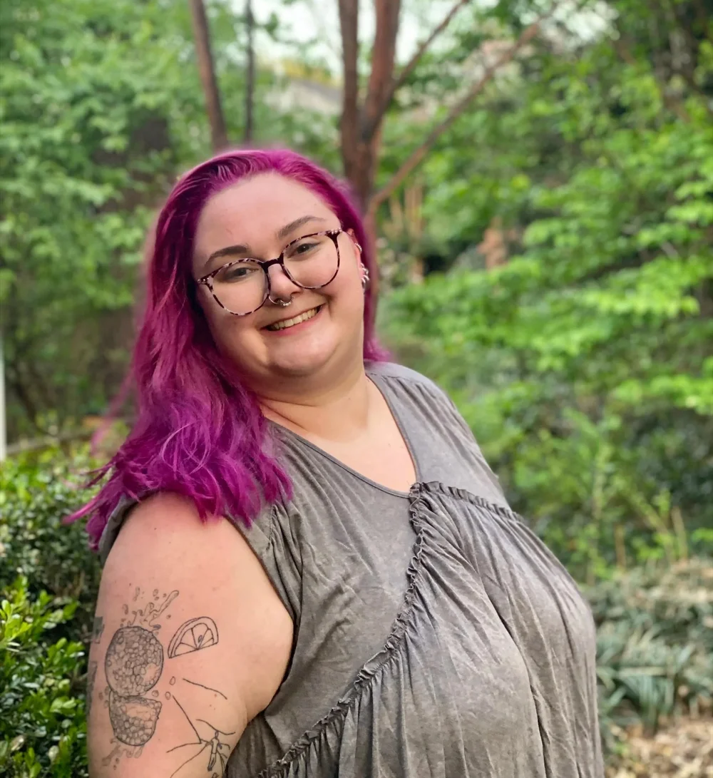 Isabella Calingaert, LGPC, LGBTQ+ affirming and polyamory-affirming therapist in Arlington, Virginia