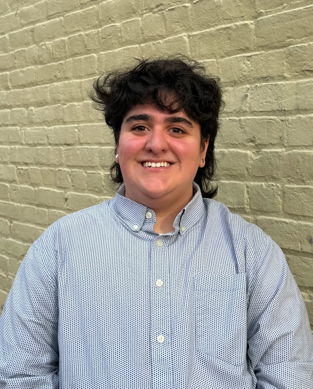 Allie Kassraie, LGPC, gender-affirming therapist and music therapist in Washington DC and Virginia