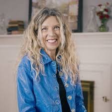 Episode 371. Weakness and Strength with Laura Smith