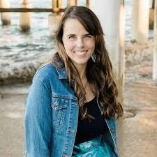 Episode 425. Idolatry and Surrender with Erin Warren
