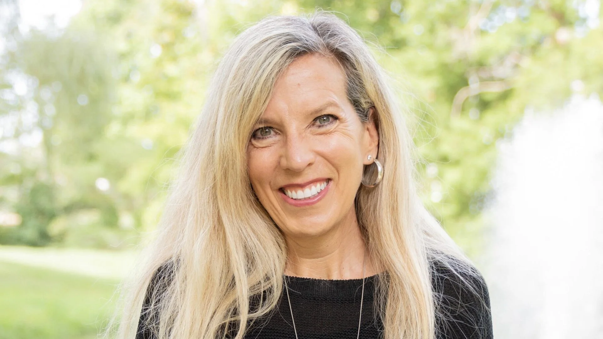 Episode 430. Weakness and Strength with Laura Smith