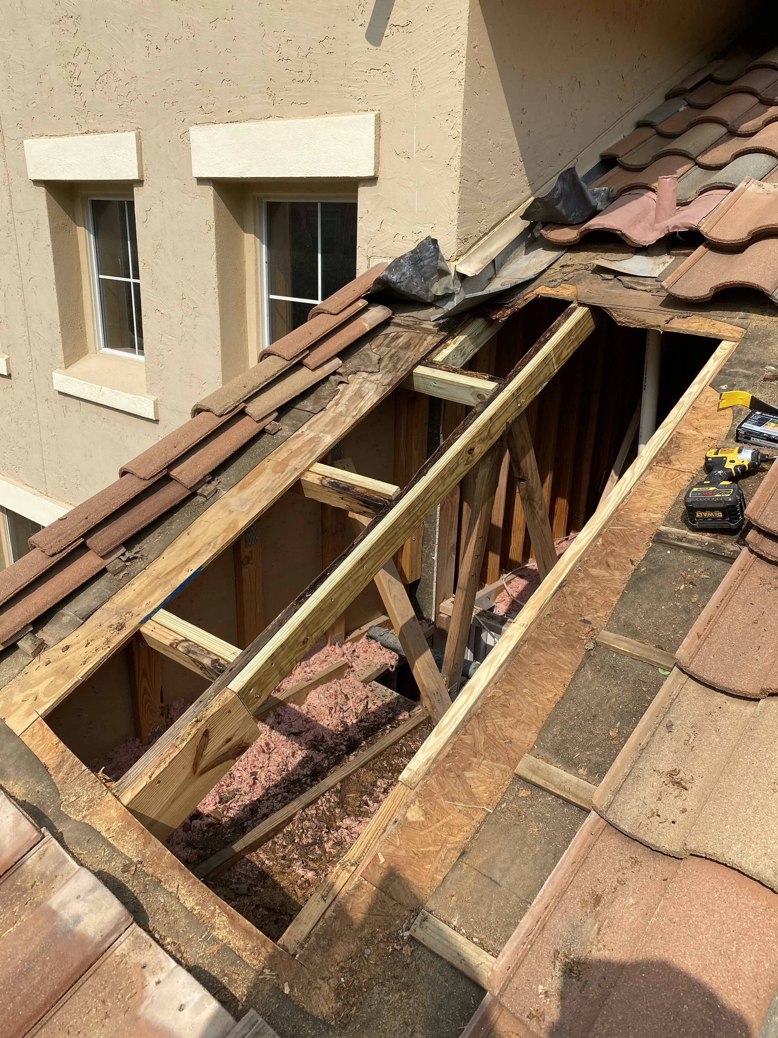 Apartment Roofing, Tile Roof, Tile Roof Repair, Tile Roof Replacement, Commercial Roofing, Multifamily Roofing