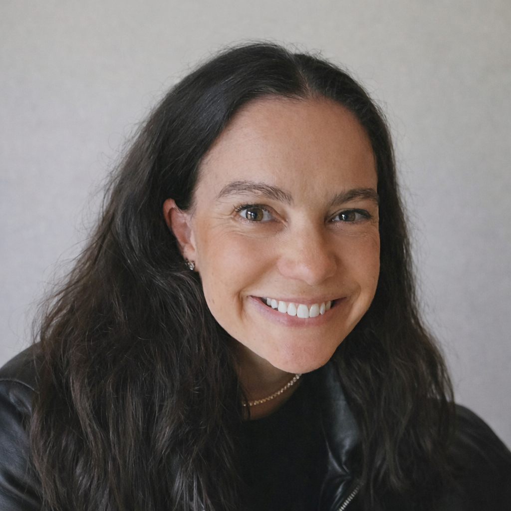 Kelly Winters Headshot