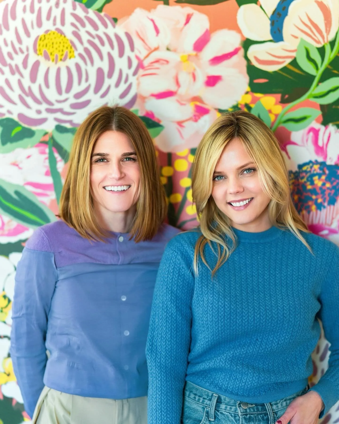 Hello! We thought we&rsquo;d bring you a little burst of color with our Peppermint Floral on this cold February (-8&deg;) day ☀️
Photos by @dallascurrie 
Thank you for selecting our wallpaper for your beautiful home @rosh_1982 !
Email info@bysheshe.c