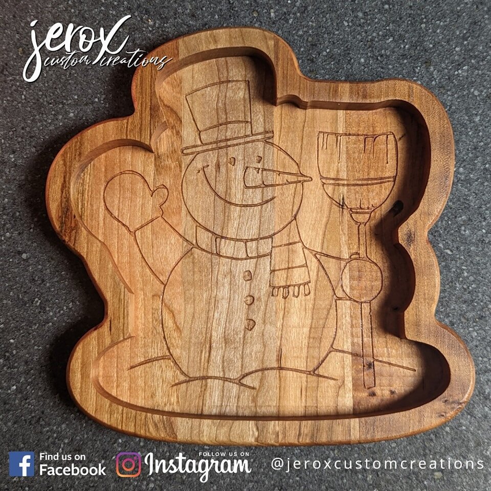 I always love making new things around the holidays. This entertaining tray is made from Cherry Wood with a super cute snowman carving
.
.
 #jerox #maker #makersgonnamake #ontario #orangeville #dufferincounty #woodsigns #smallbusiness #shoplocal #sup
