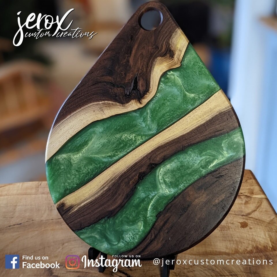 Look at this funky green cheese board. You dig it?! It could be yours. Black walnut and 2 emerald epoxy rivers.
.
.
 #jerox #maker #makersgonnamake #ontario #orangeville #dufferincounty #woodsigns #smallbusiness #shoplocal #supportlocal #homedecor #h