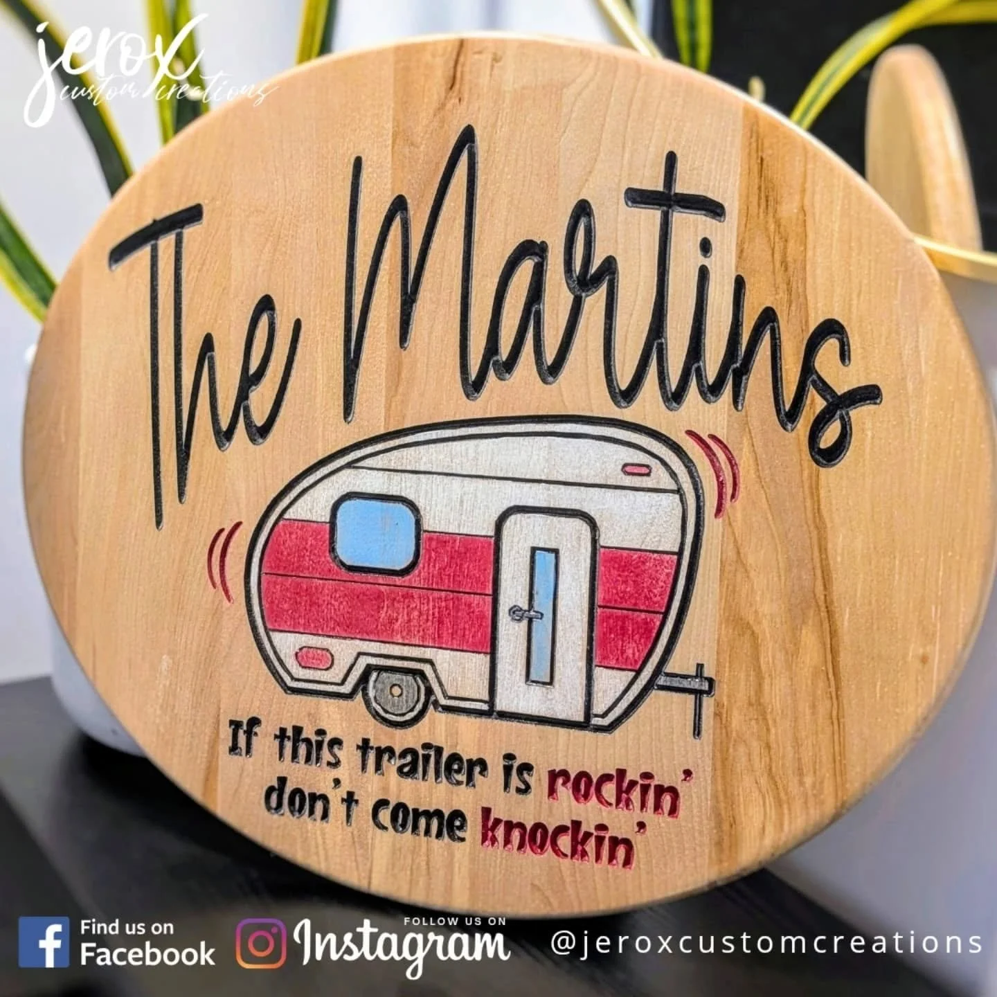 🏕️ Made this custom CNC-carved sign for The Martins&mdash;but don&rsquo;t worry, you can have one too! 😄

Featuring a retro red trailer and that classic campground line:
👉 "If this trailer is rockin&rsquo;, don&rsquo;t come knockin&rsquo;!&qu