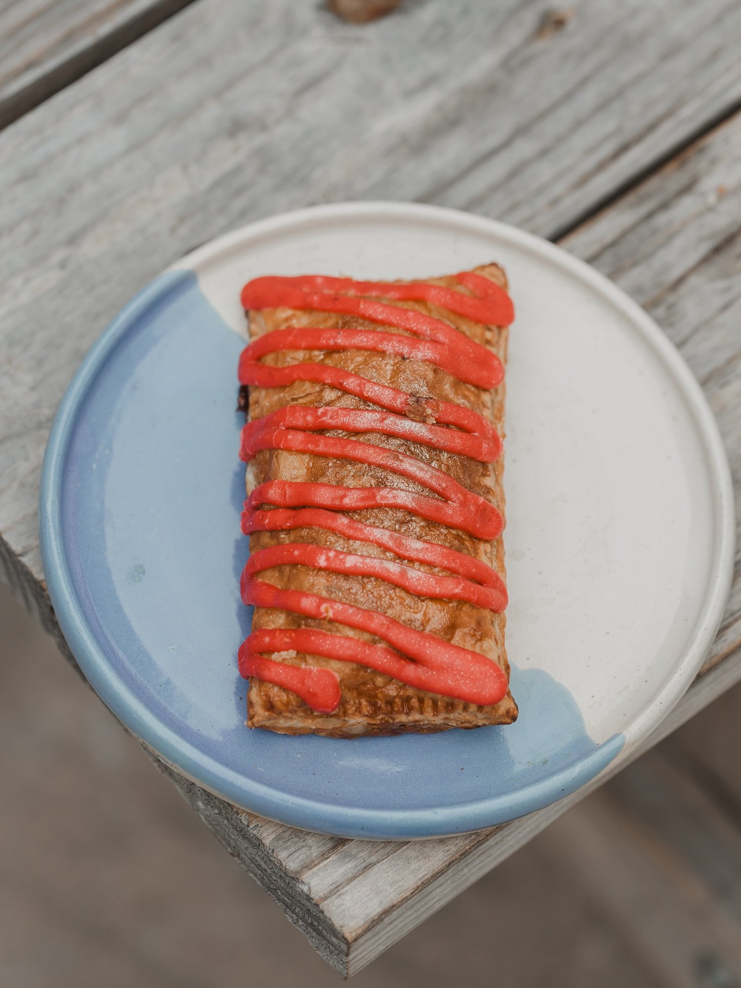 An icon tart! When you see it you know! This is the raspberry pop tart from @splitbakehouse we have them for you everyday, come eat one!!