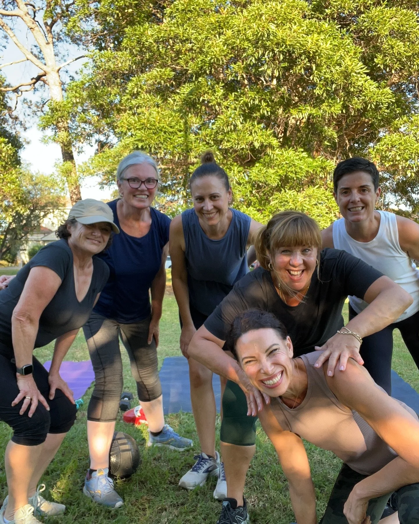 It&rsquo;s strangle the teacher Wednesday!!!! Such a fun bunch on this awesome afternoon 😍

#manalgarciafitness #outdoorfitness #fitness #innerwestmums #kettlebells #skipping #boxing#run#triathlon#running#athletics#runner#trailrun#runners#trailrunni