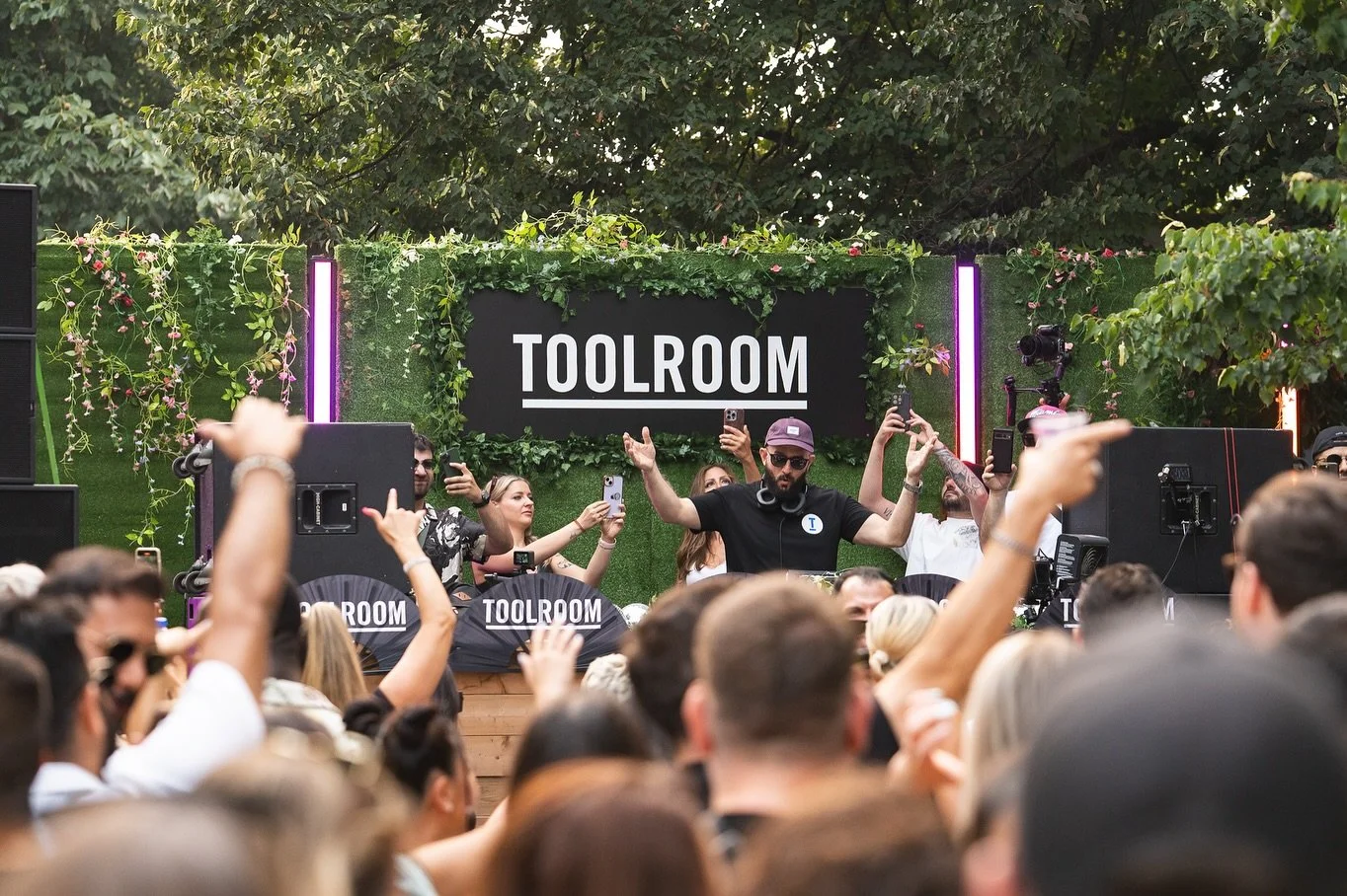 Thanks for having me! That was such a vibe! ❤️👾🙏 👉👉

Much love to @toolroomrecords @sunnysidesessionsto @flohtoronto @addy_toronto and everyone who came out to party!