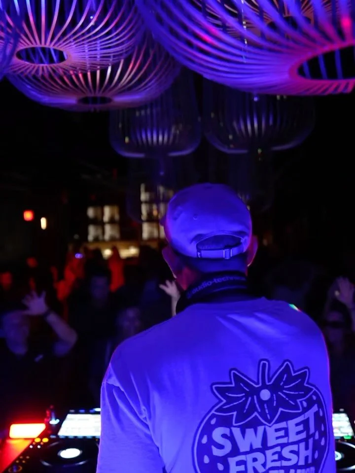 Some video clips @hatiras at @subrosayyc in Calgary for @beehivepresents 🎥 @pierreboey ❤️👾🪩🔥👉

01 Hypnotized - Hatiras @toolroomrecords
02 Hypnotized - Hatiras @toolroomrecords 
03 Won&rsquo;t Stop - Hatiras - unreleased
04 Fire - Hatiras - @spa