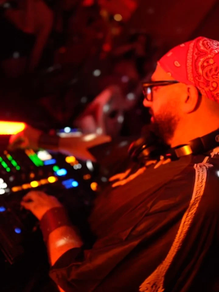 Can't wait to party with you all tonight at @boogie__events at @mansionhouse1806 👉👉

We're celebrating the bdays of @virgilthomasmusic and @dj_2ndself 🎂

Track ID is "Bad Mon Sound" @hatiras on @mau5trap ❤️🌴🔥 at @spacediscorecords @nth