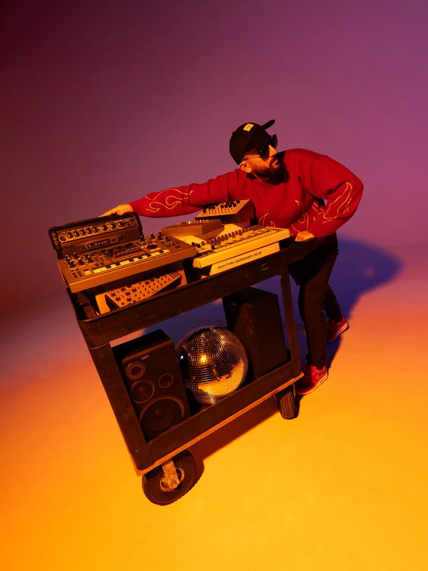 Some recent and upcoming @hatiras releases on @spacediscorecords ❤️🪩🔥👉👉

1 "Hero Strings"
2 "Fade Into The Morning Light"
3 "Queen of Comedy"
4 "Be Your Friend" (out Feb 27)

www.SpacediscoRecords.com
#Hous