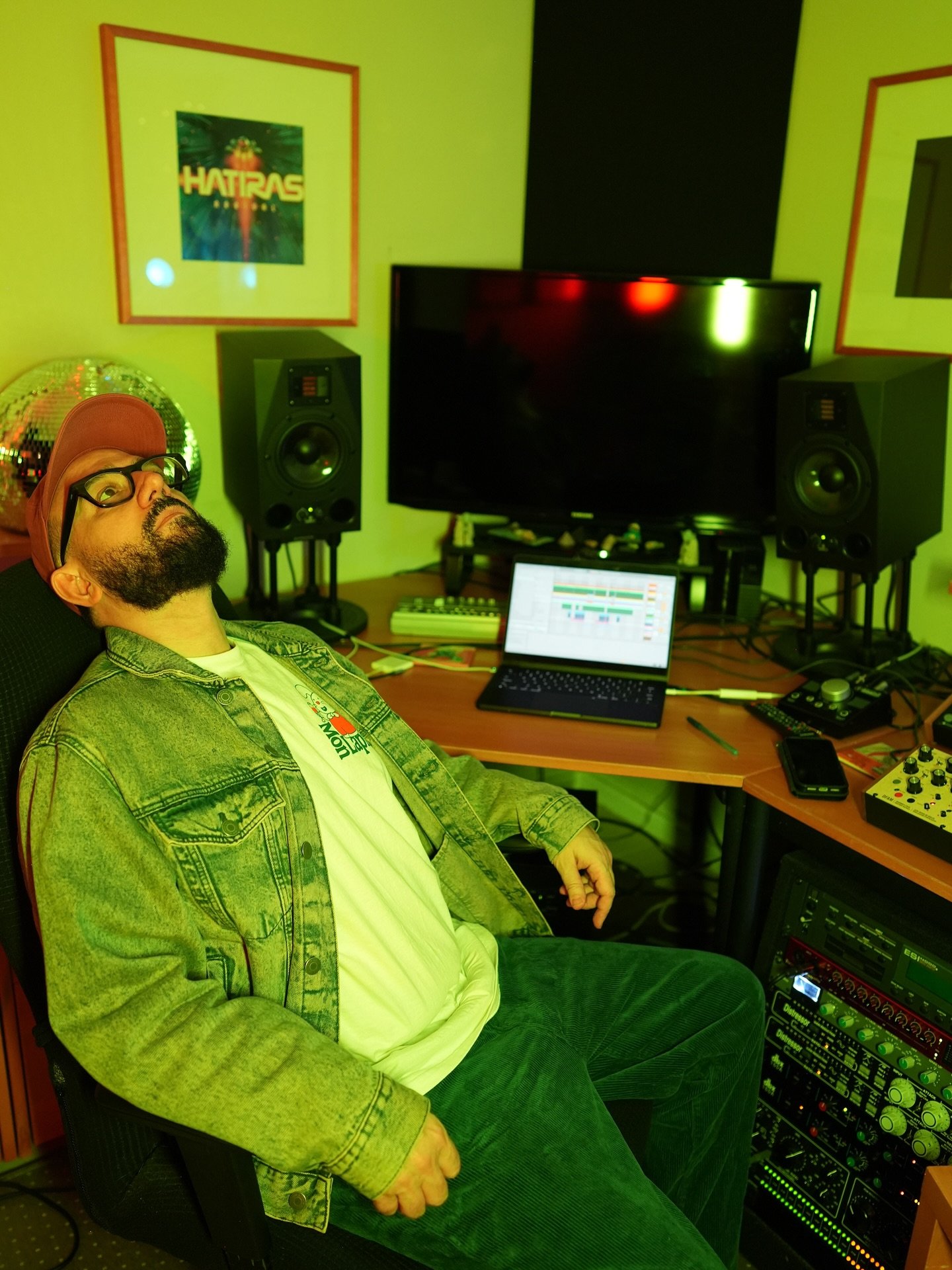 I&rsquo;ve been cooking up the funky beats in my studio! Swipe right for some recent and upcoming music&hellip; 
❤️🪩🔥👉👉

&ldquo;Fade Into The Morning Light&rdquo; (Jan 16) @hatiras @spacediscorecords 
&ldquo;Bad Mon Sound&rdquo; @hatiras @mau5tra