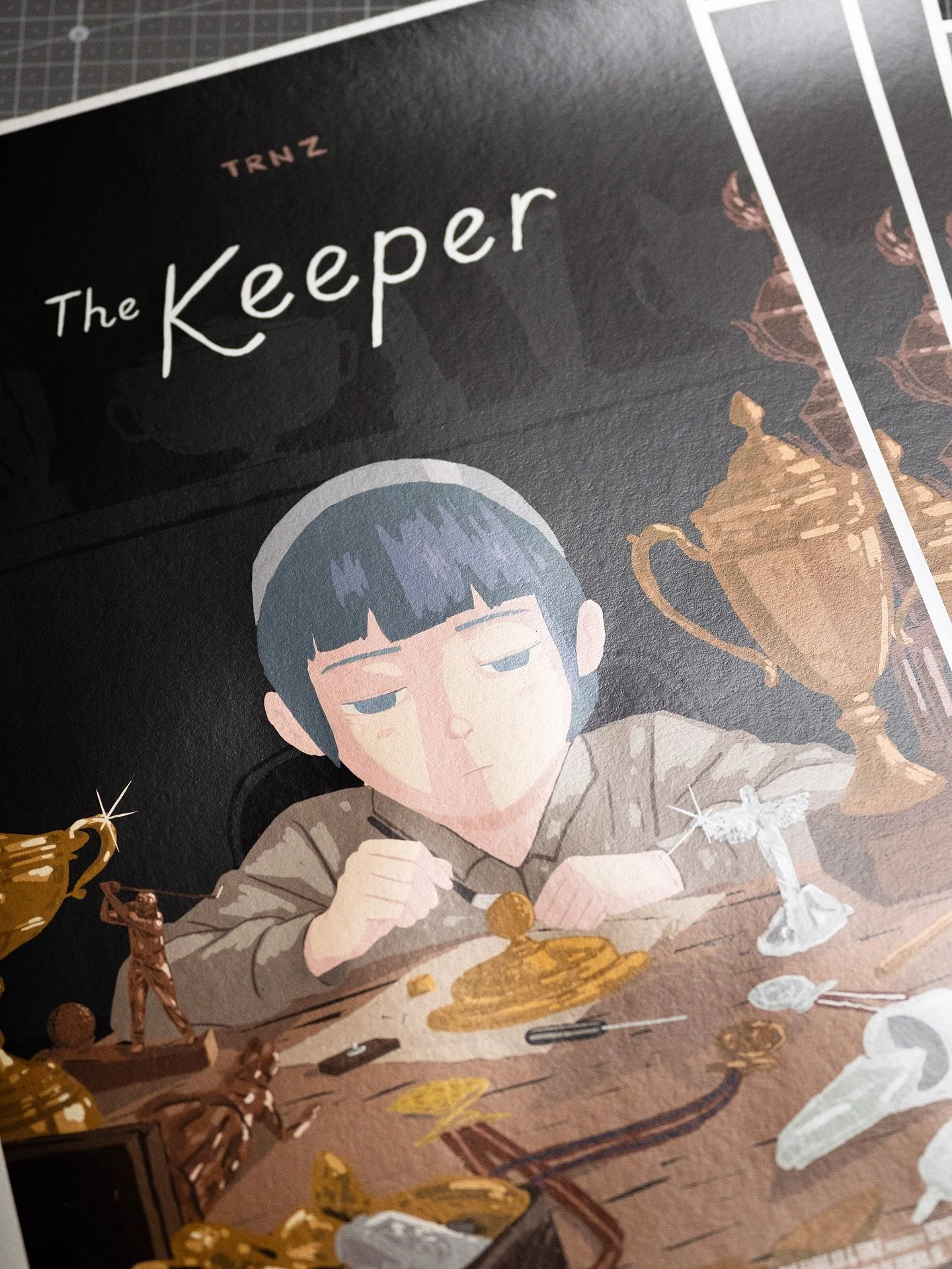 &ldquo;The Keeper&rdquo; by @trnzwho 📽️🏺shown during @artfairph 2026.

Were you able to secure a print? 👀 

Made with Hahnem&uuml;hle Photo Rag Metallic.

#artph #fineart #fineartprints #artprints #artfairph