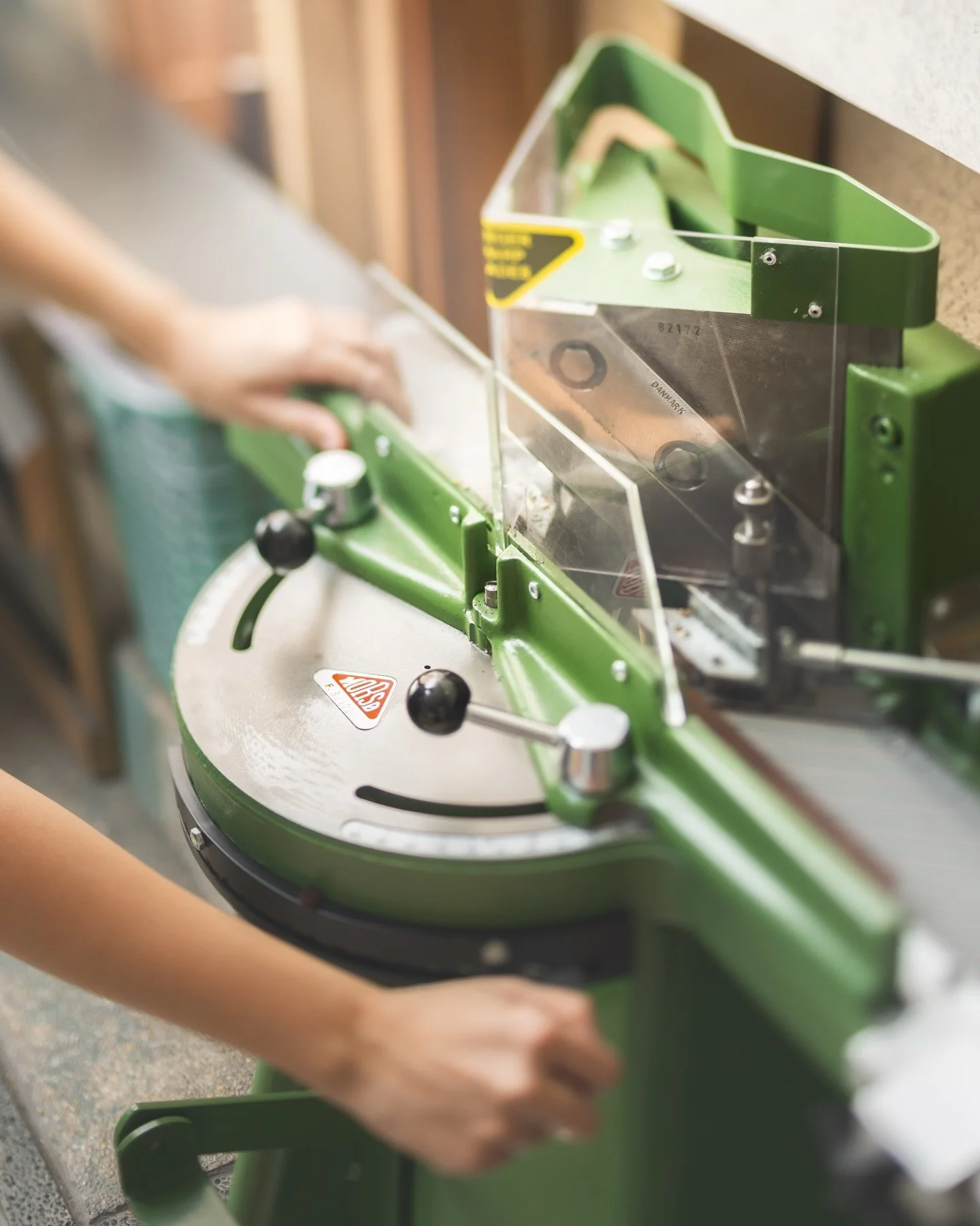 90 kilos of beautifully precise Danish 🇩🇰 machinery has arrived! We&rsquo;re excited for you guys to have your frames made faster and better!

Swipe to the video for a quick sample. Cuts wood clean and precise, perfect 45 degrees all the time! ✨ 

