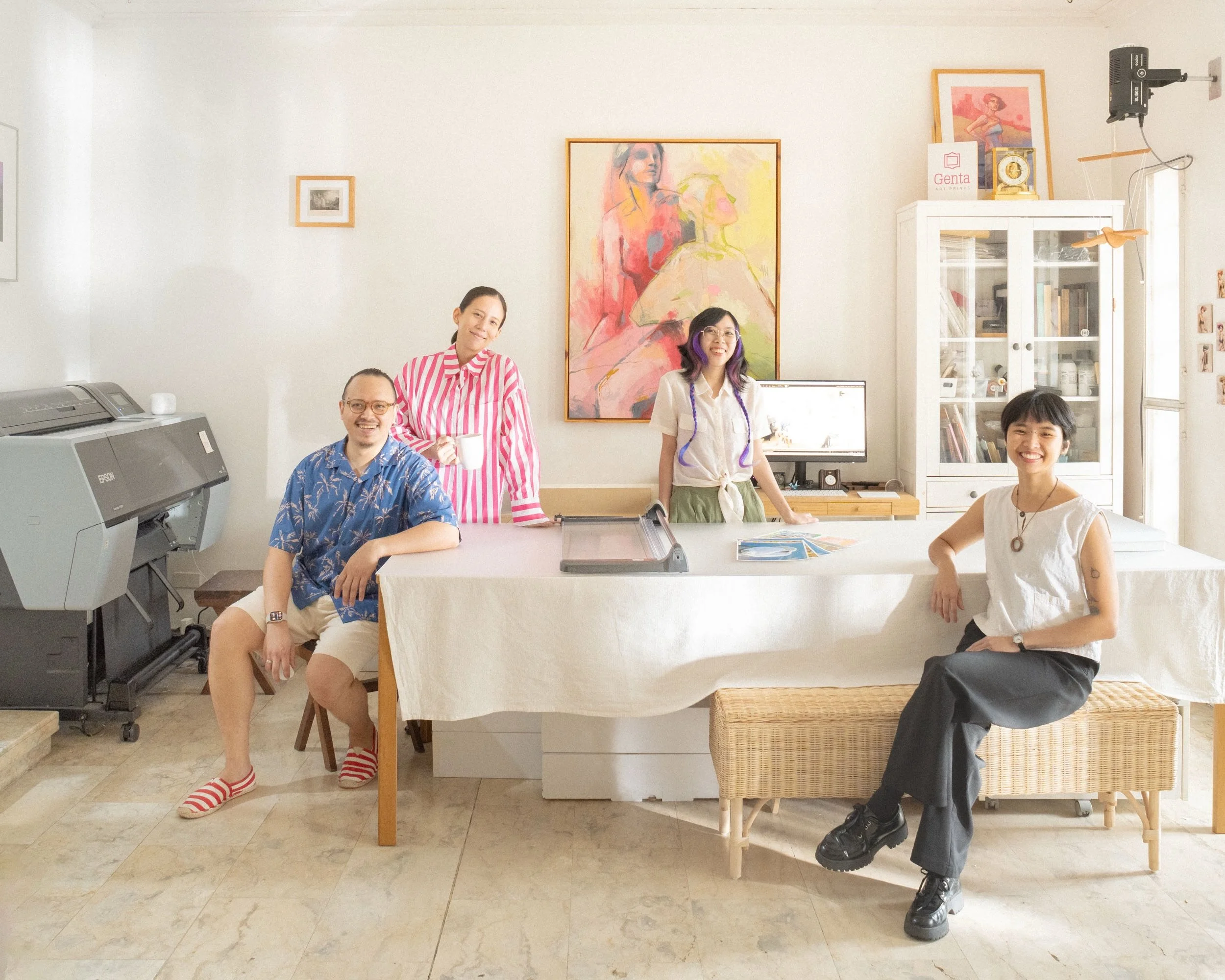 Hi! Fresh photos incoming. Also, we have new hands on deck! From three-artist-team to four!

Genta Art Prints 💜 

#gentaartprints #gicleestudio #fineartprintstudio