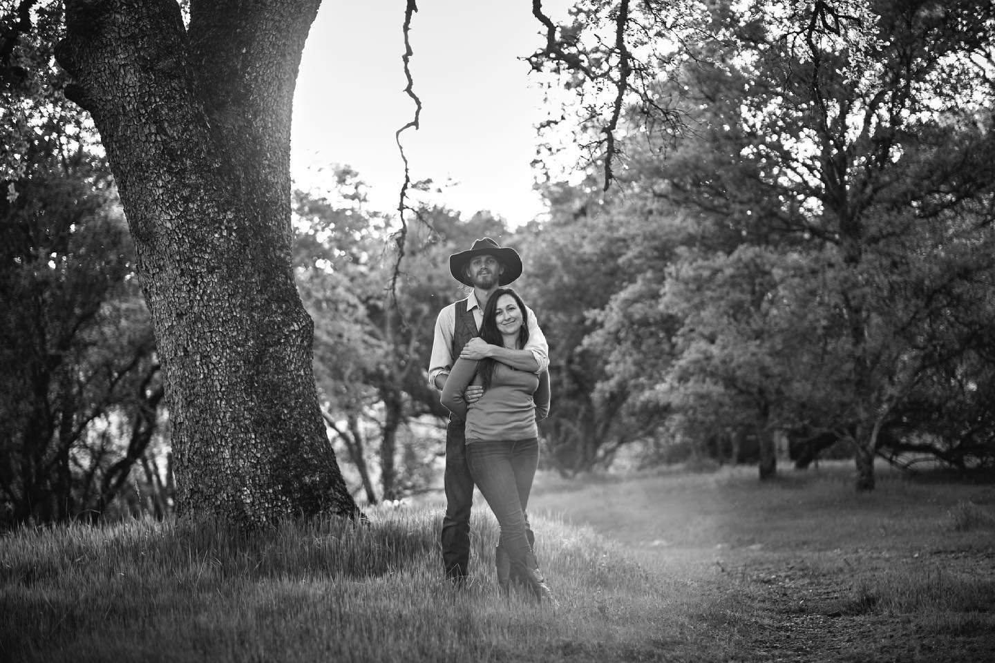 Always late on that wide shot Wednesday!

I loved shooting on these two&rsquo;s property. 
.
.
.
.
.
#thelightandmirror #thelightandmirrorphotography #engagement #engagementphotography #engagementsofig #couples #honestexperience #sacramento #sacramen