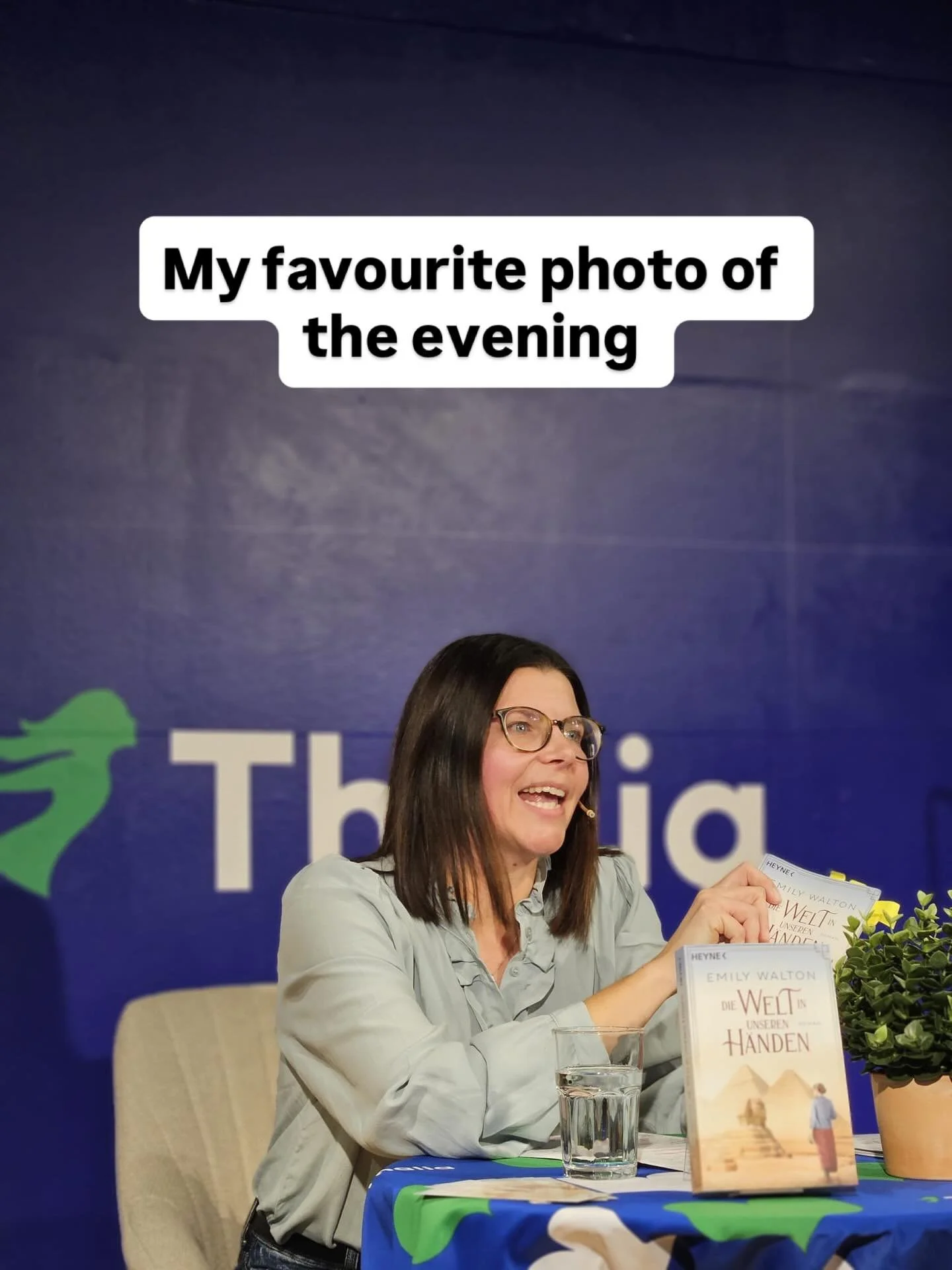 Was war das nur f&uuml;r ein besonderer Abend! 
Die Erstpr&auml;sentation von &ldquo;Die Welt in unseren H&auml;nden&rdquo; war ein voller Erfolg und hat mich wieder mit so vielen lieben Menschen zusammengef&uuml;hrt, die ich viel zu lange nicht mehr