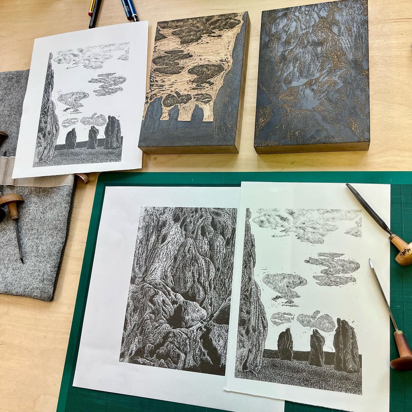 I&rsquo;ve got a proof from both blocks that make up the diptych and am really chuffed with how it&rsquo;s going. 
Laying the proofs side by side is the first time I see the diptych composition is going to work. 

#avebury #neolithic #woodengraving #