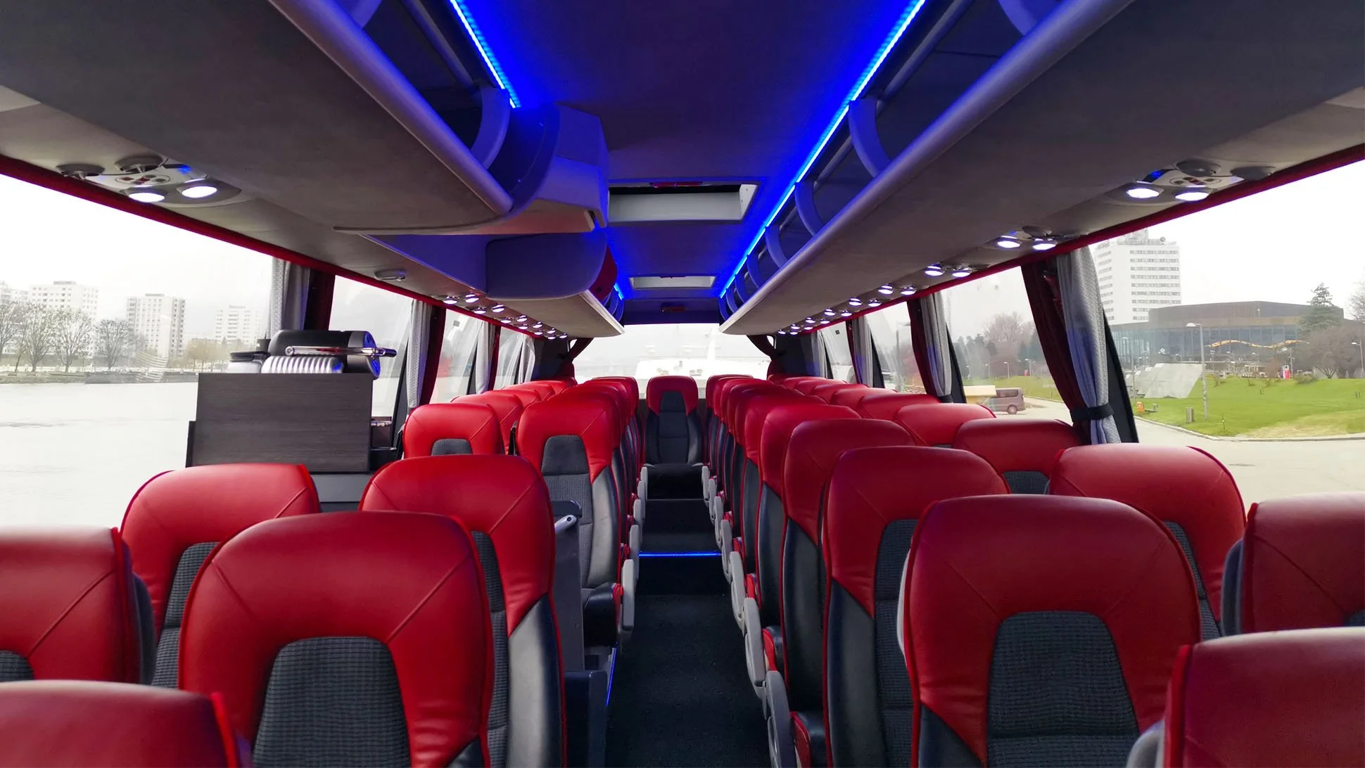 Bus Innenansicht Sitze Top.jpg