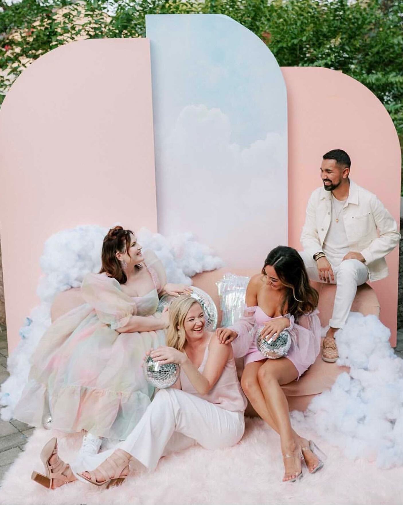 Love this team so much!!! Yesterday was just the best ☁️💛💿🌈.

Photography: @hanagonzalezphoto | Rentals: @smthingvintage | Clouds and signage: @brightlyeverafter | Makeup: @makeupbyshirin_ | Hair @mab.artistry Lexi | IRE team: @idarose_alex @idaro