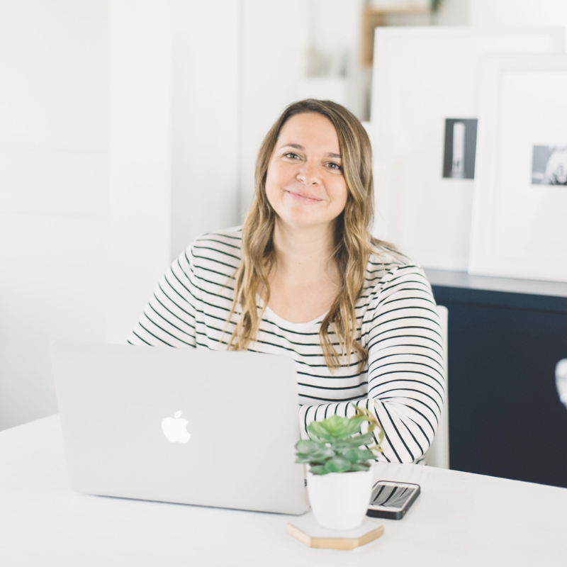 girl on computer looking for nutrition business trends