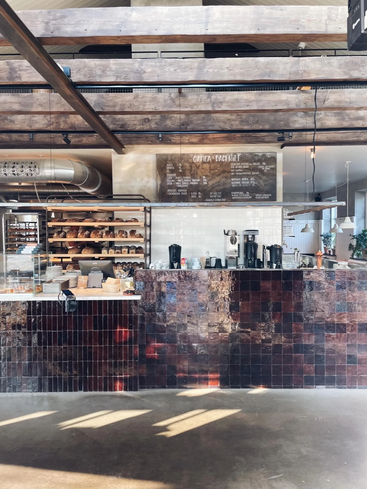 Bageriet &auml;r &ouml;ppet s&ouml;ndag och m&aring;ndag nu under p&aring;skveckan, 9 - 16. Vecka 15 &aring;terg&aring;r vi till normala &ouml;ppettider igen. Slut p&aring; meddelandet ✌🏼