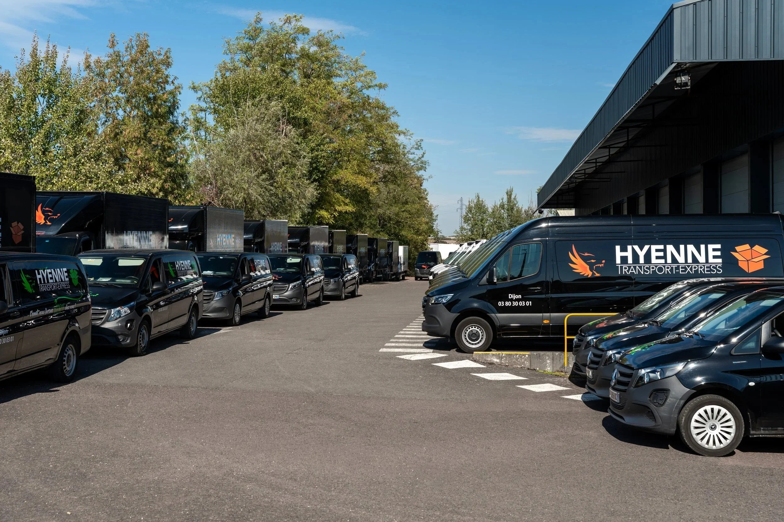 Marquage de la flotte complète des véhicules pour Hyenne Transport Express