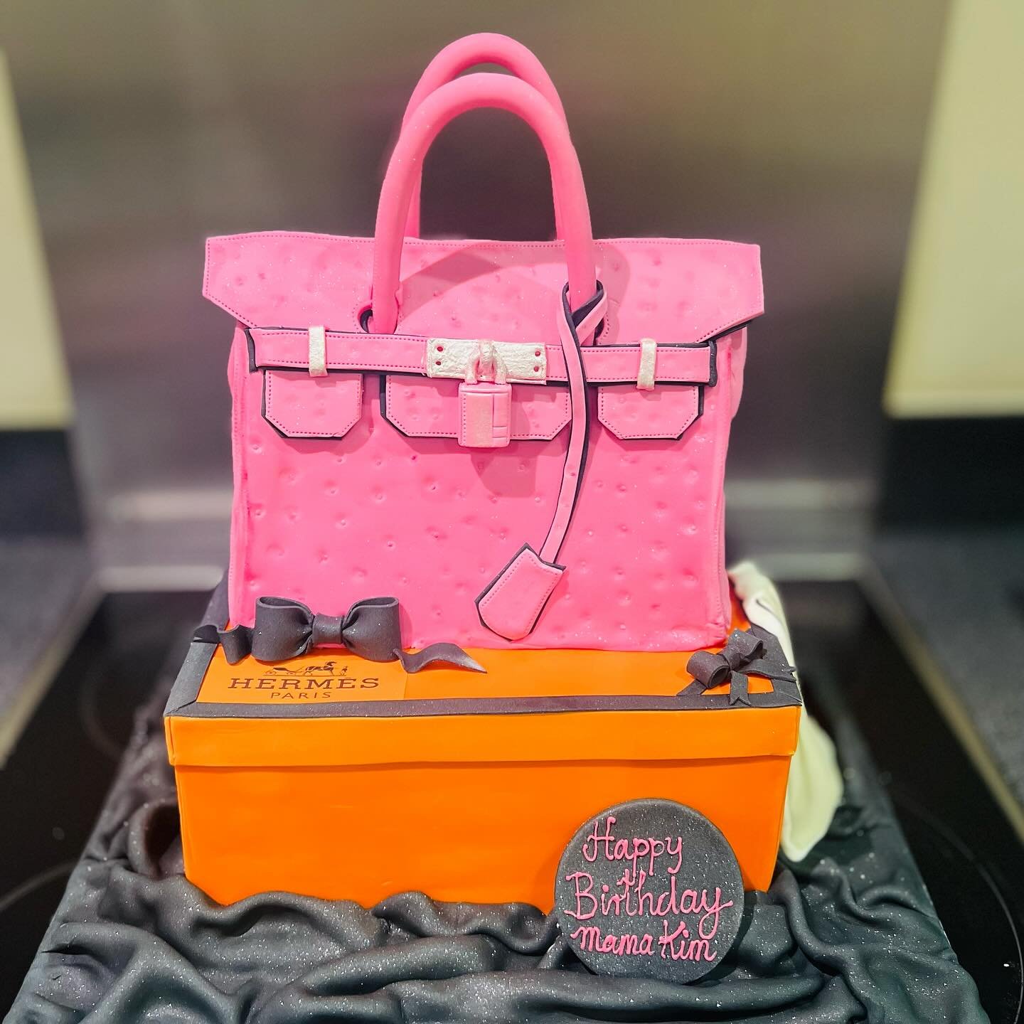 #birkinbag #birkin #bagcake #bag #london #cupcakes #bakery #baking #birthdaycake #sweet #dessert #icing #yummy #delicious #foodporn #instafood #foodie #cakedecorating #iloveit #iwant #tiger #fun #chocolate #buttercream #cakedesigner #pastrychef #indu