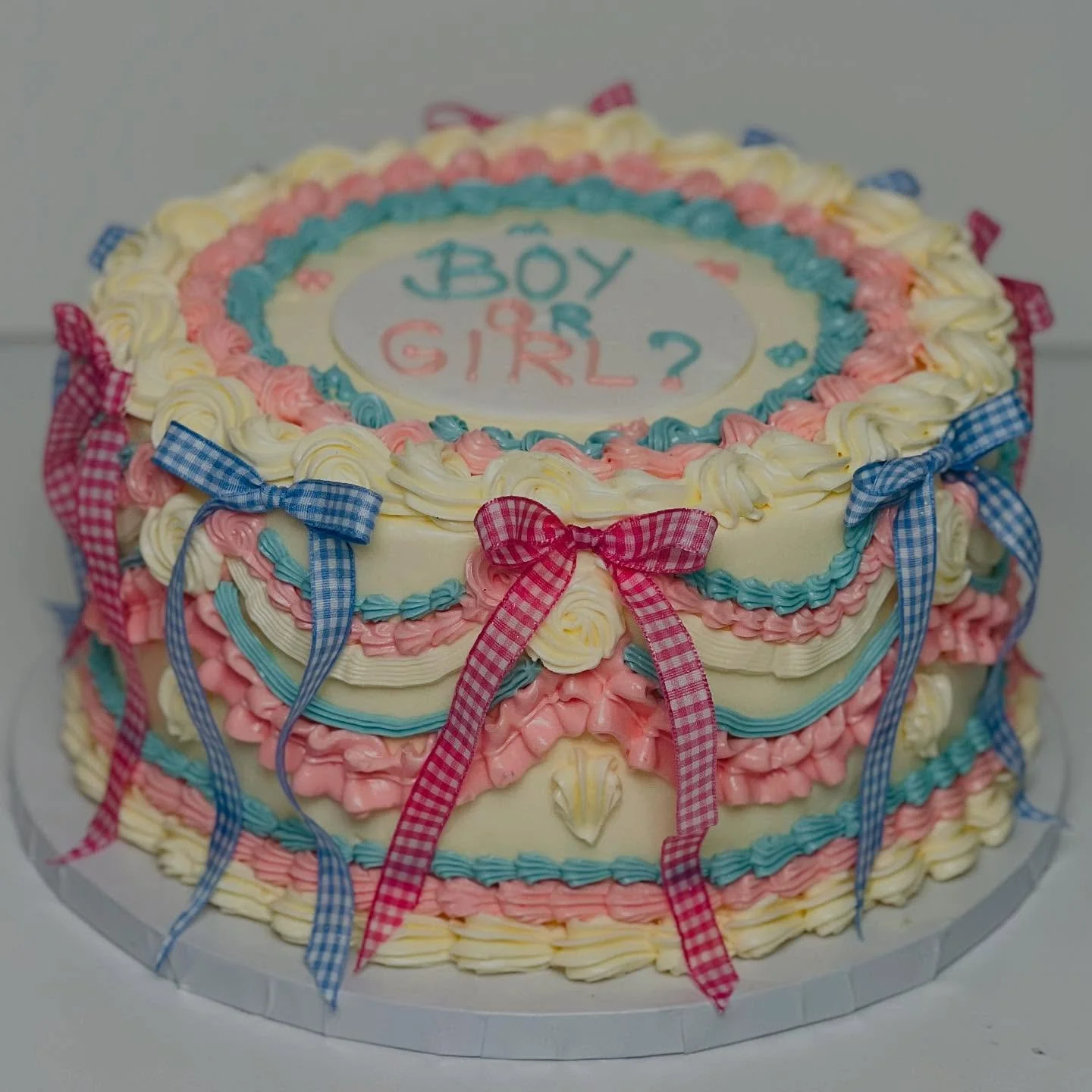 #boyirgirl #genderrevealparty #genderrevealcake #pink #blue #london #cupcakes #bakery #baking #birthdaycake #sweet #dessert #icing #yummy #delicious #foodporn #instafood #foodie #cakedecorating #iloveit #iwant #tiger #fun #chocolate #buttercream #cak