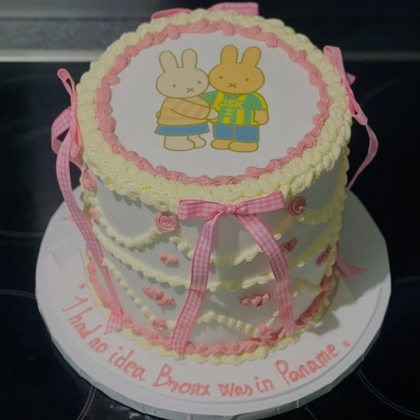 #cake #london #caketok #LondonCakes #CakeShark #BookACake #cakebusiness  #CakeArt #CakeTransformation #customcakeslondon #labubucake #live #love