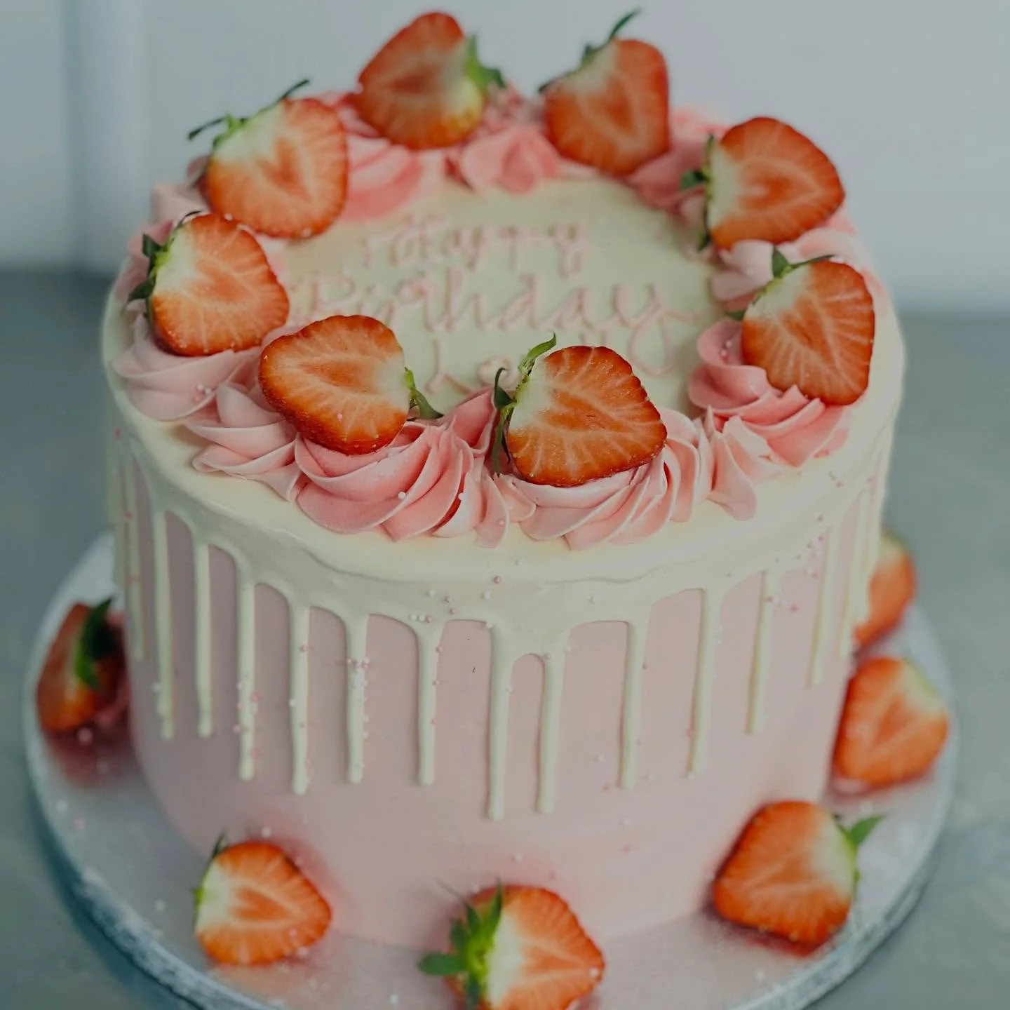#strawberry #strawberrycake #pink #pinkgirly #girly #girl london #cupcakes #bakery #baking #birthdaycake #sweet #dessert #icing #yummy #delicious #foodporn #instafood #foodie #cakedecorating #iloveit #iwant #tiger #fun #chocolate #buttercream #cakede