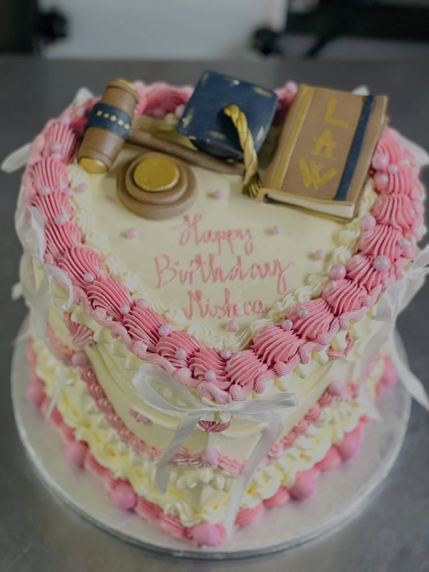 #mac #makeup #london #cupcakes #bakery baking birthdaycake sweet dessert icing yummy delicious foodporn instafood foodie cakedecorating iloveit iwant tiger fun chocolate buttercream cakedesigner pastrychef industry chocolatecake cakeart