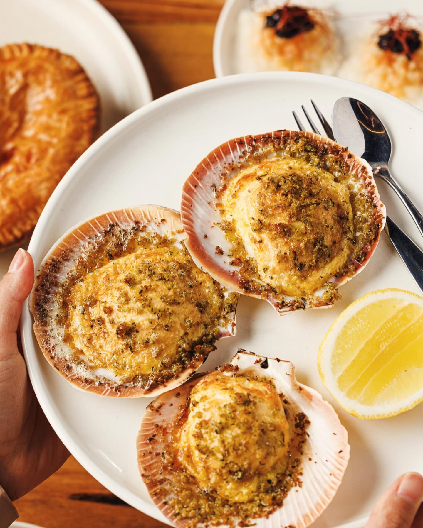 It&rsquo;s bloody cold! Head in to The Lincoln for some hearty, wholesome food that doesn&rsquo;t break the bank! 

Pictured - baked scallop gratinate. Caught off WA&rsquo;s Abrolhos Islands, these incredible jumbo scallops are shucked live at sea an