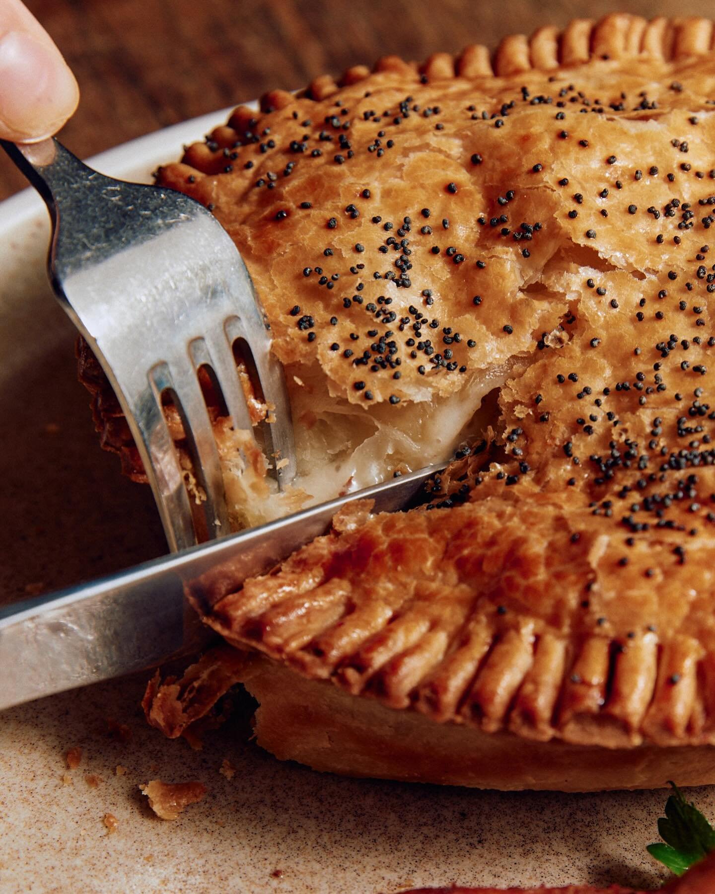 $16 pies in the bar, weekday lunch sorted! Bring your mates and have a Tassie beer with it! Available this week only for Pint of Origin: Tasmania.

#thelincolncarlton #pintoforigintasmania @craftypint